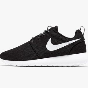 Black Nike Roshe Sneakers